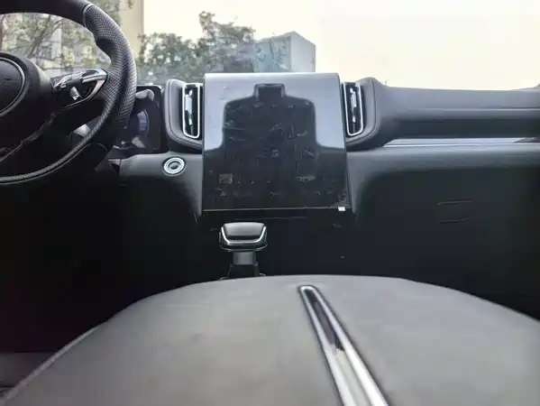 Hongqi HS3 PHEV 2025