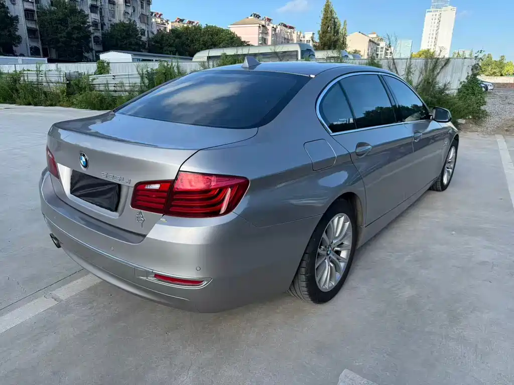 BMW 5 Series 2015 — фото 10