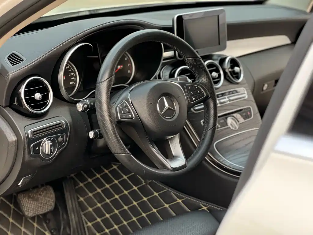 Mercedes-Benz C-Class 2017 — фото 17