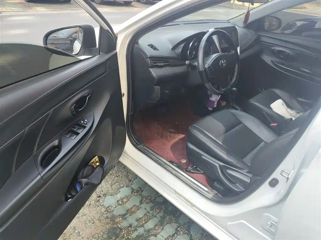 Toyota Yaris L 2019 — фото 14