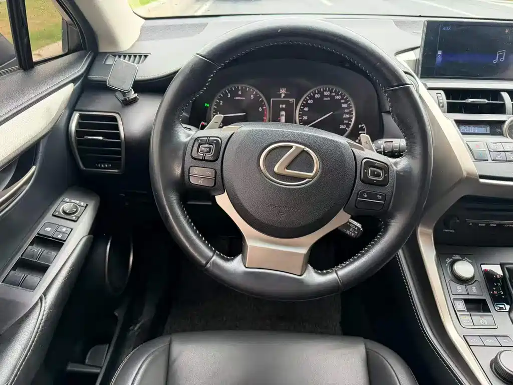 Lexus NX 2015 — фото 8