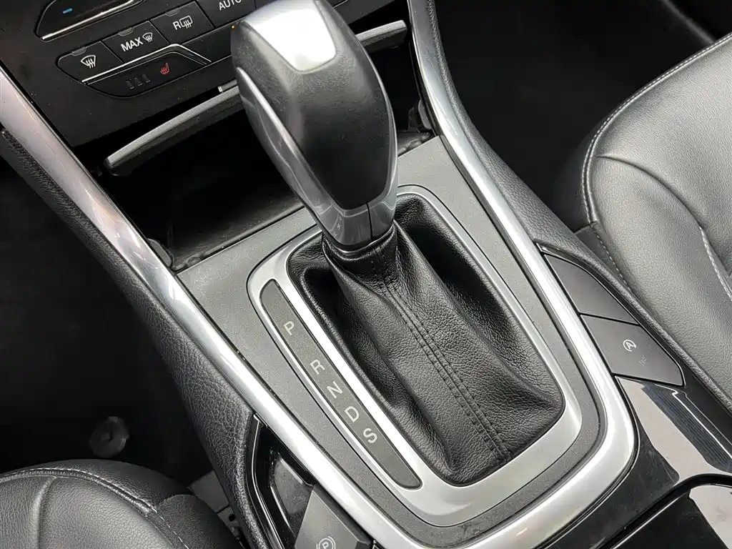 Ford Edge 2018 — фото 14