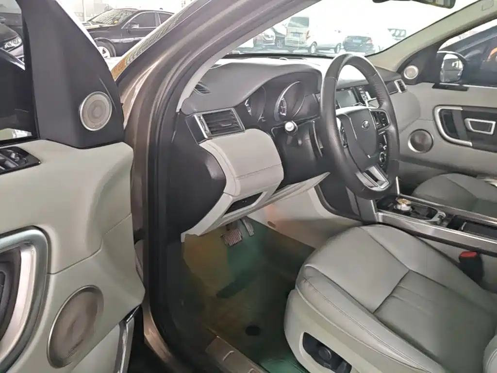 Land Rover Discovery Sport 2017 — фото 16