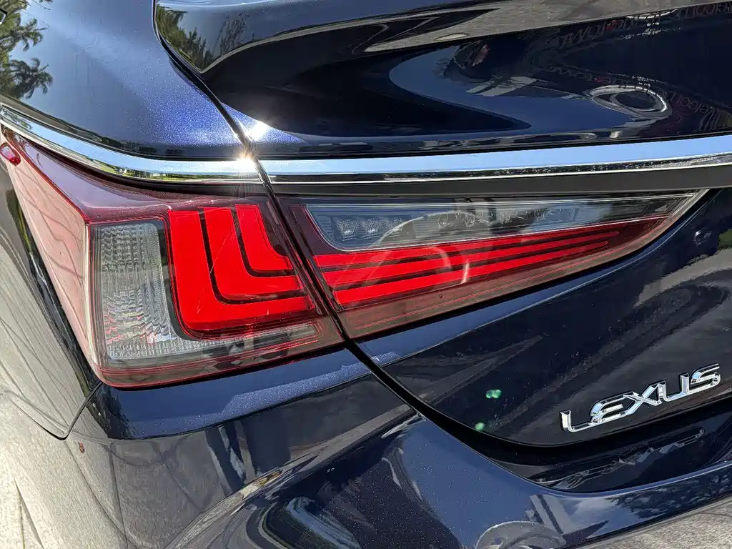 Lexus ES 2021 — фото 13