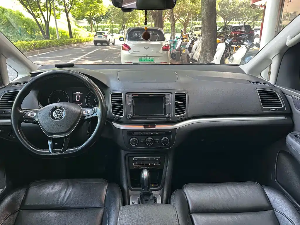 Volkswagen Sharan 2017 — фото 6