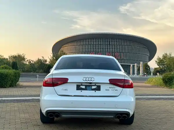 Audi A4L 2015