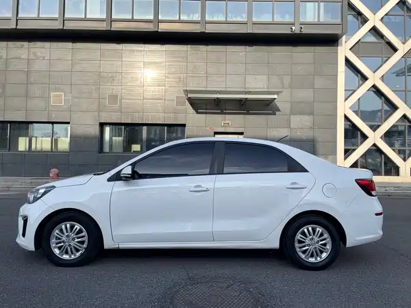 Kia Pegas 2017