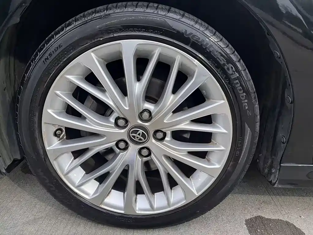 Toyota Camry 2019 — фото 17
