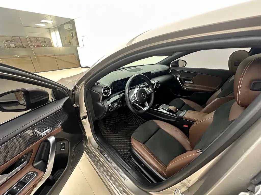 Mercedes-Benz A-Class 2019 — фото 3