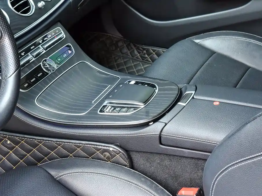 Mercedes-Benz E-Class 2020 — фото 12