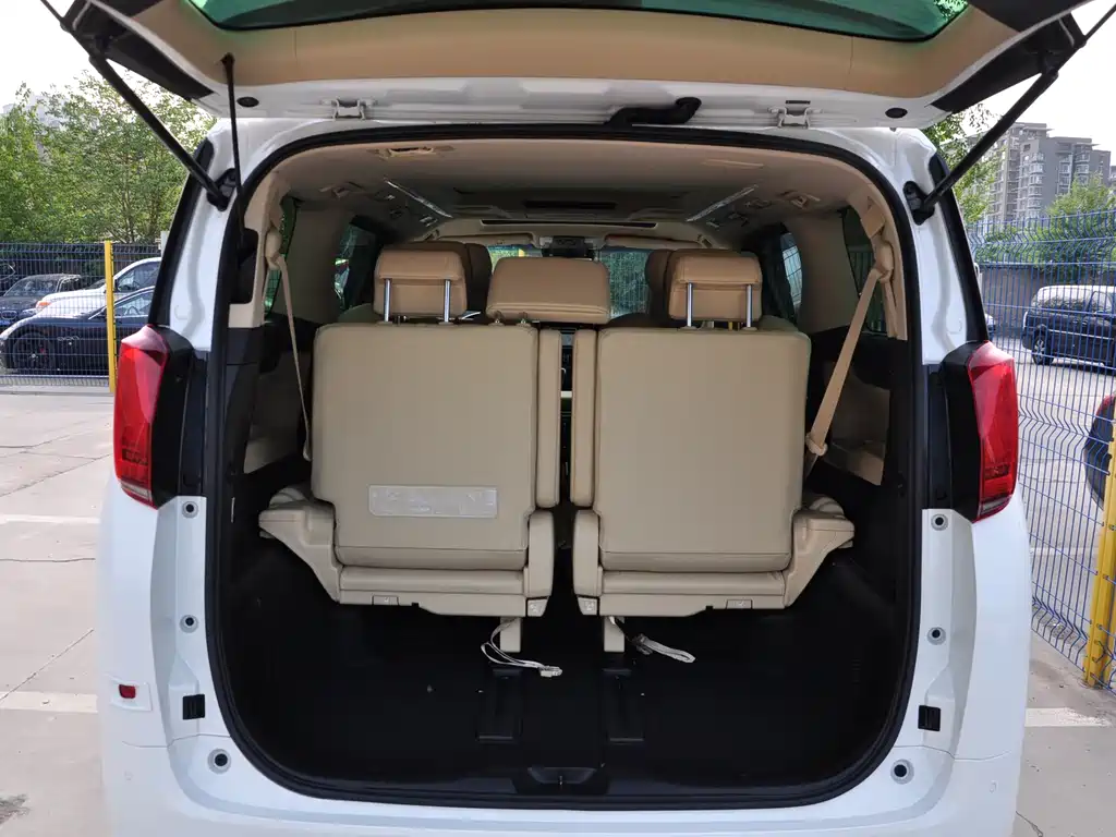 Toyota Alphard 2022 — фото 7