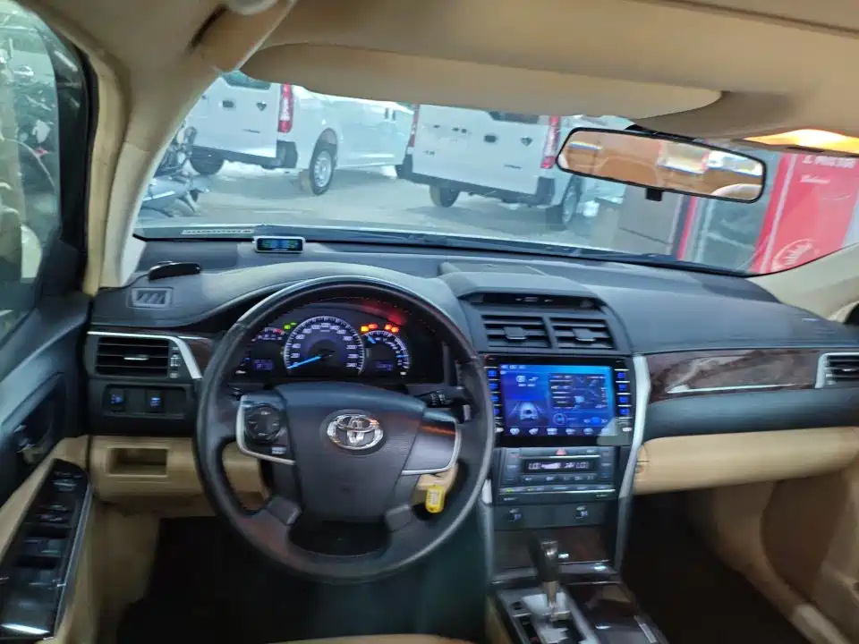 Toyota Camry 2015 — фото 4