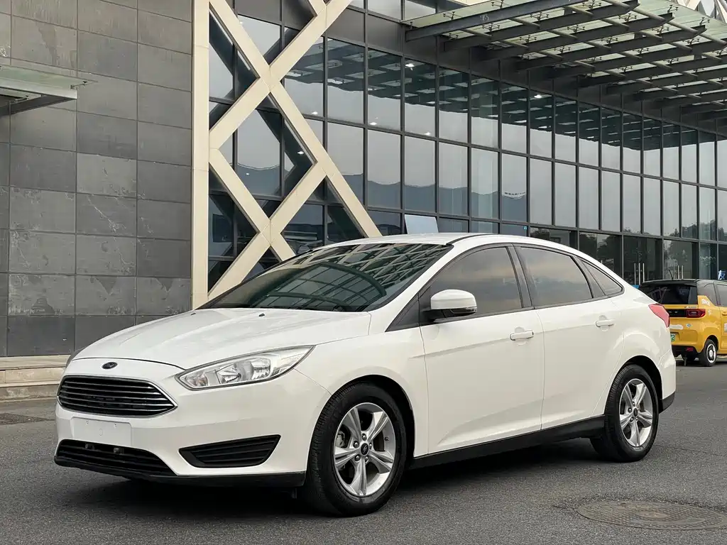 Ford Focus 2017 — фото 1
