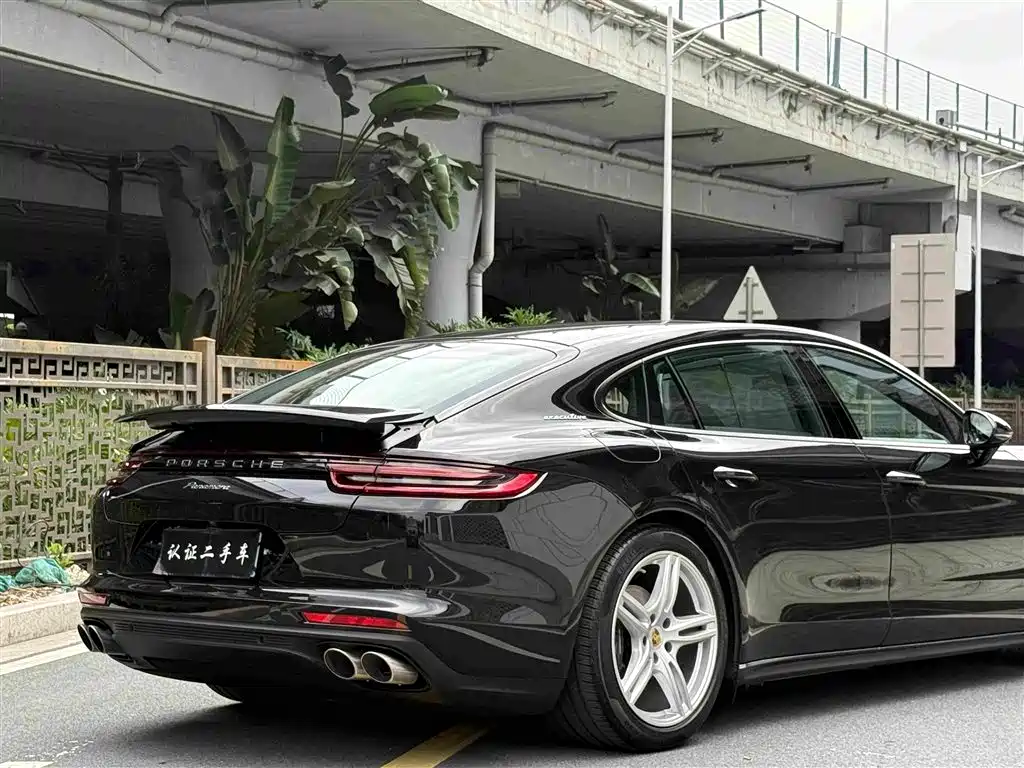 Porsche Panamera 2019 — фото 25