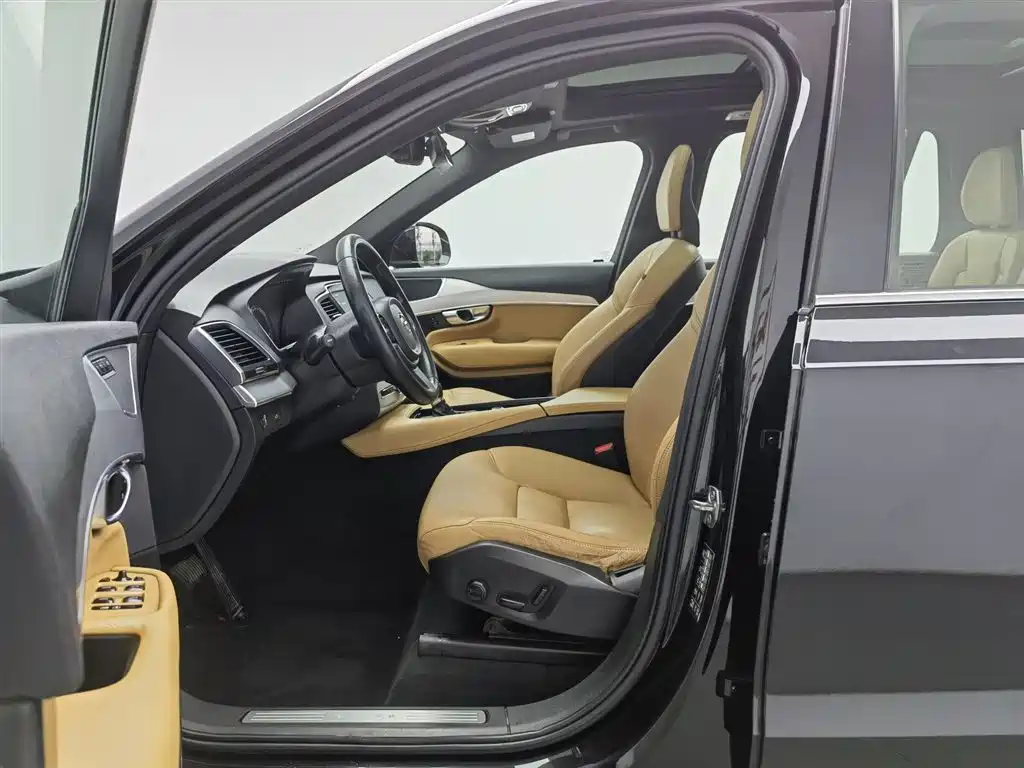 Volvo XC90 2018 — фото 10