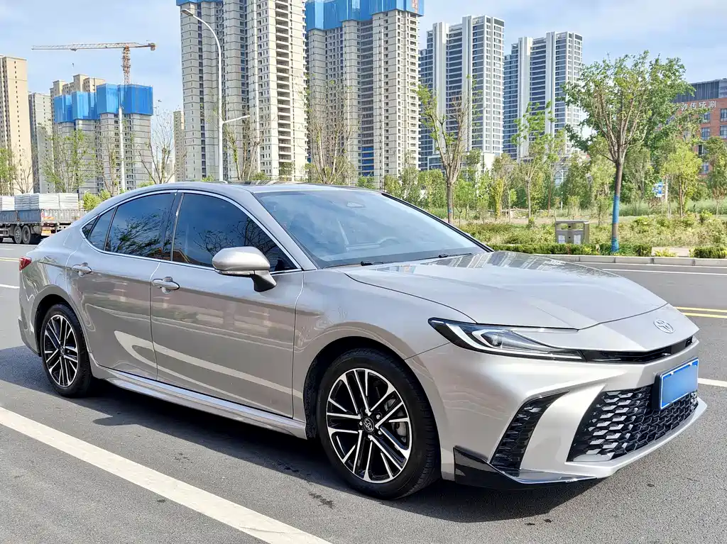 Toyota Camry 2025 — фото 3