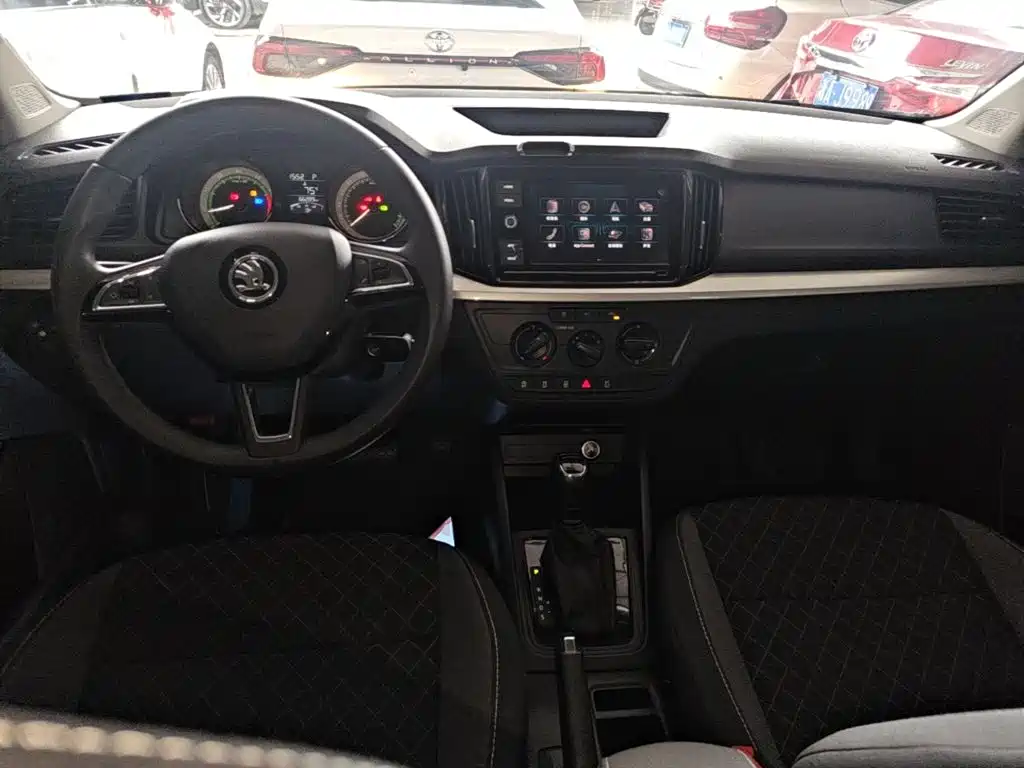 Skoda Kamiq 2020 — фото 10