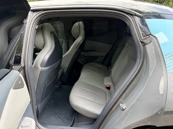 Lynk & Co Z20 2025