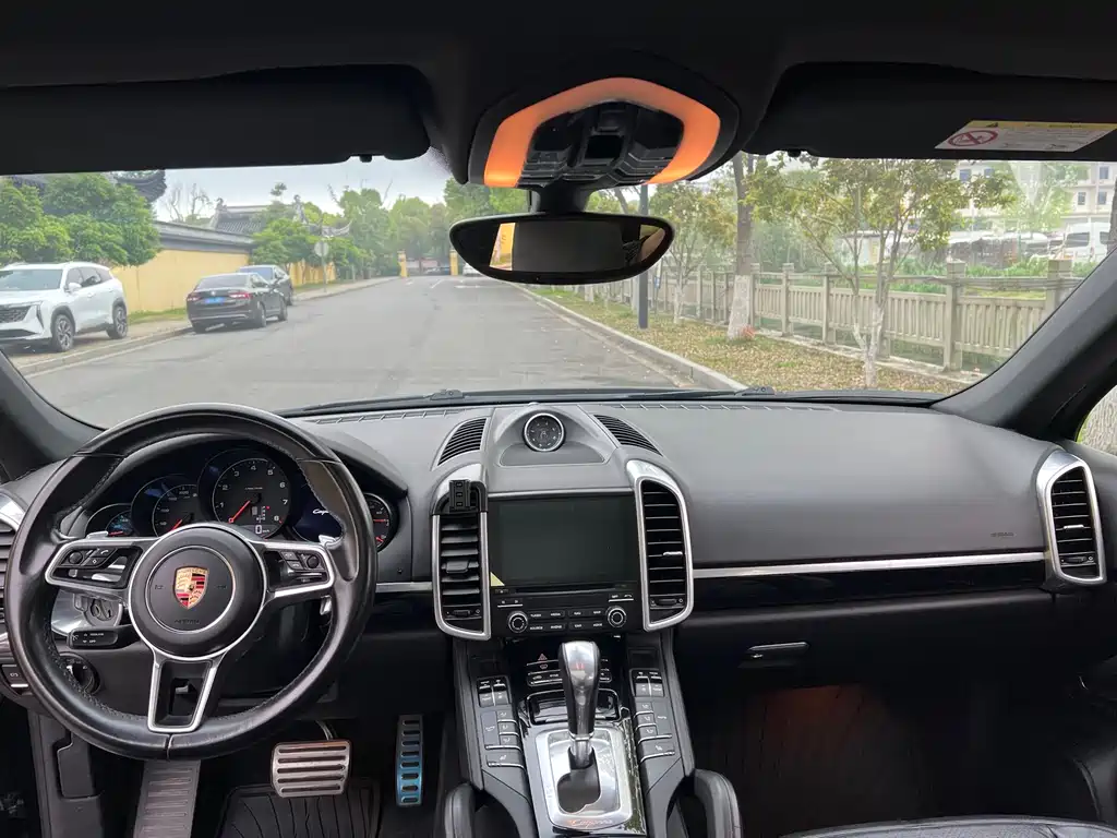 Porsche Cayenne 2017 — фото 12