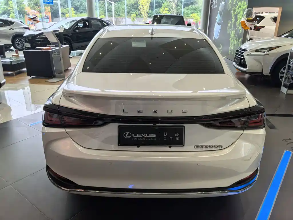 Lexus ES 2025 — фото 10