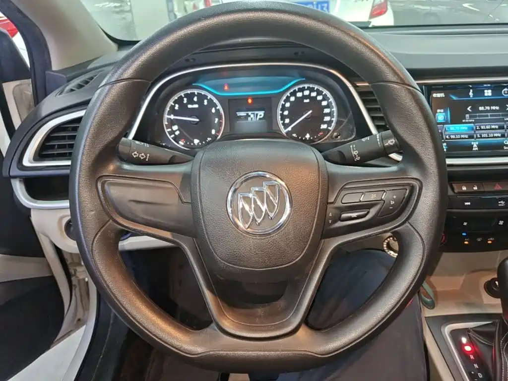 Buick Excelle 2017 — фото 11