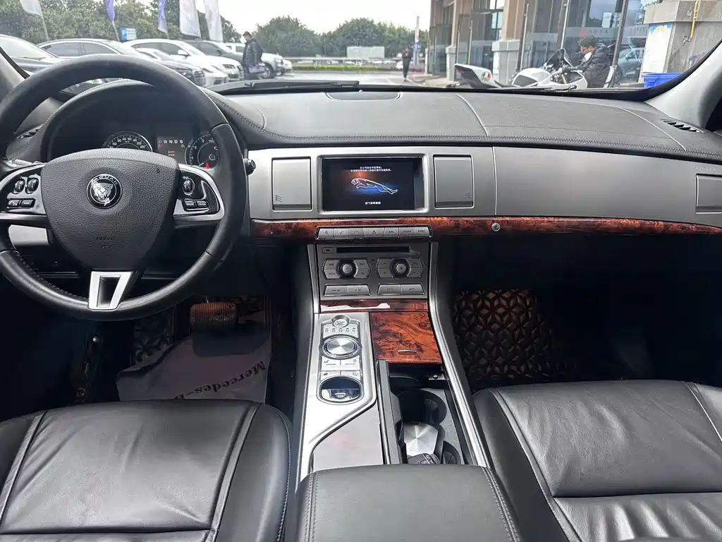 Jaguar XF 2014 — фото 13