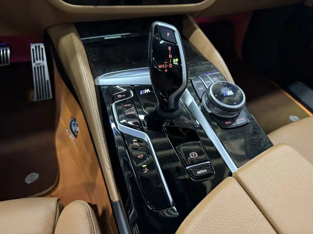 BMW 6 Series GT 2022 — фото 17