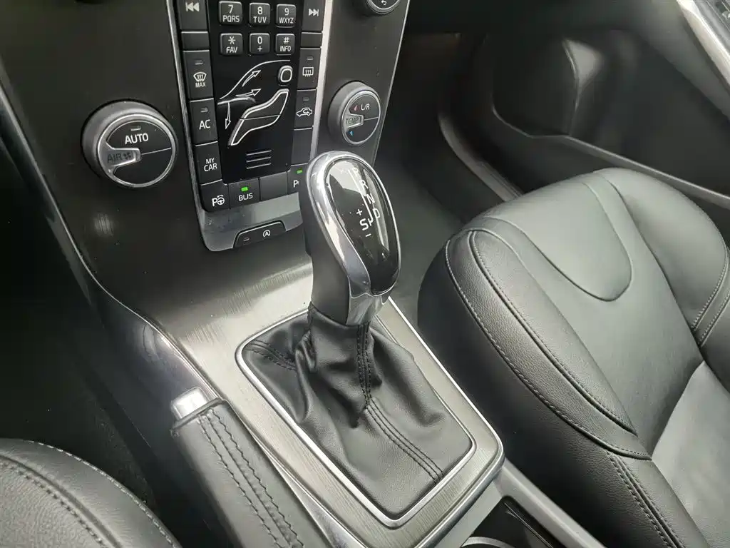 Volvo V40 2015 — фото 13