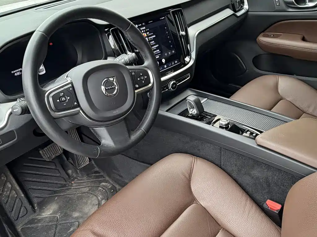 Volvo S60 2023 — фото 4