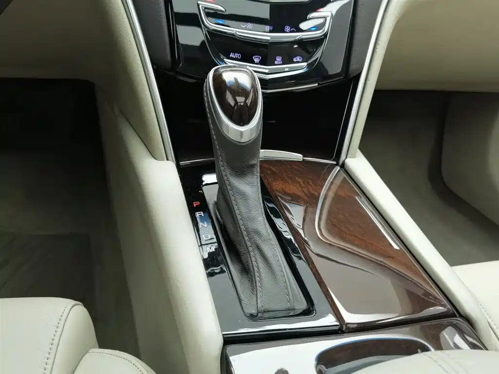 Cadillac XTS 2016 — фото 13