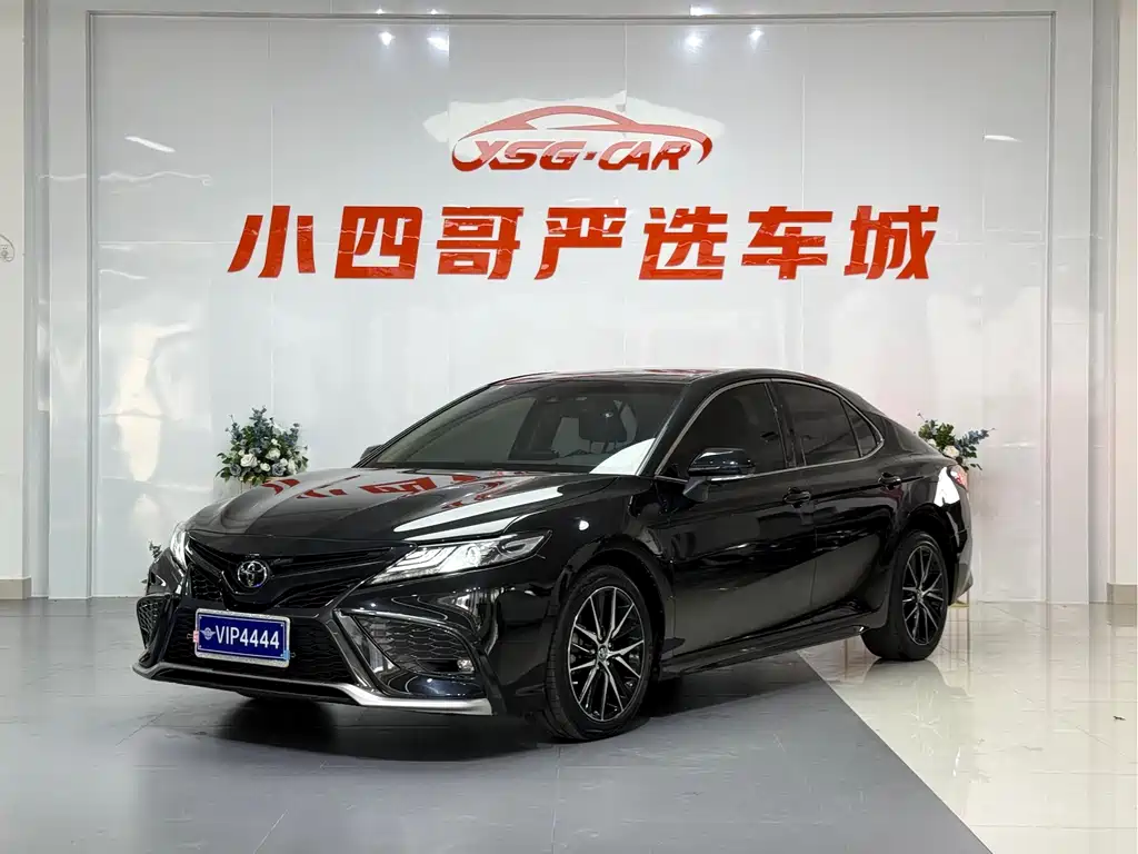 Toyota Camry 2019 — фото 1