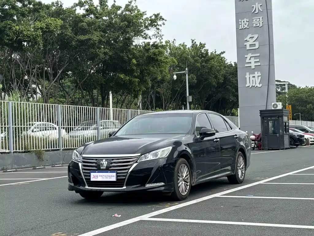 Toyota Crown 2017 — фото 1
