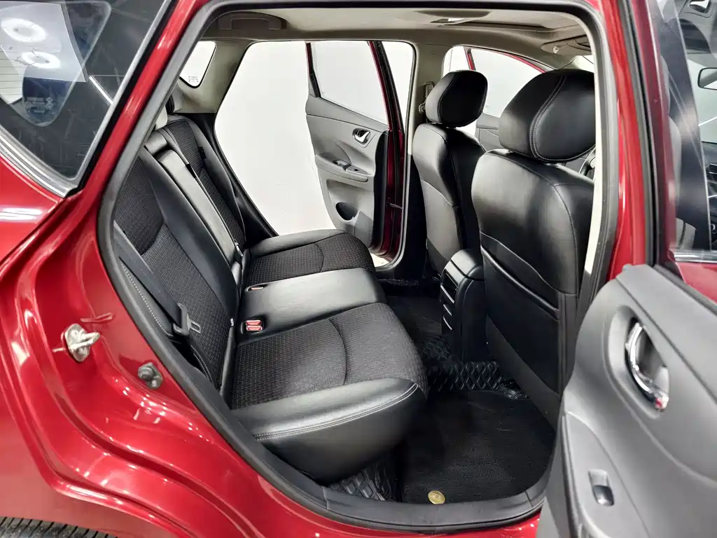 Nissan Tiida 2017 — фото 16
