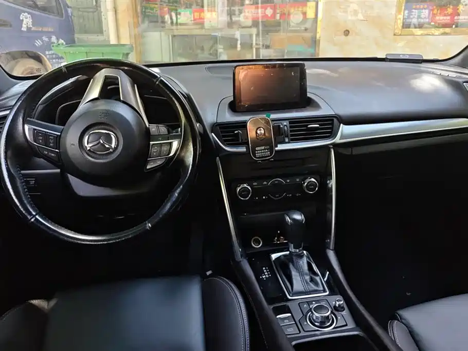 Mazda CX-4 2017 — фото 12