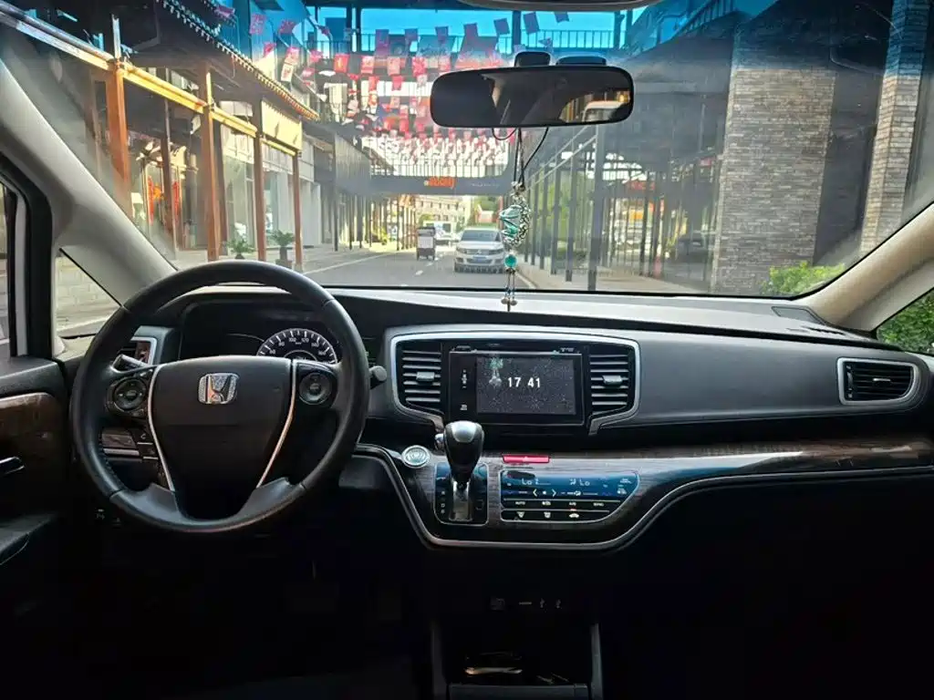 Honda Odyssey 2018 — фото 13