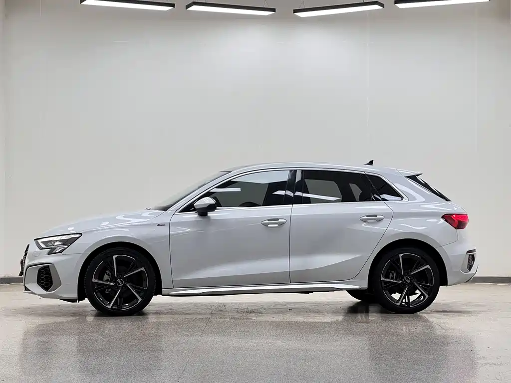 Audi A3 2023 — фото 3