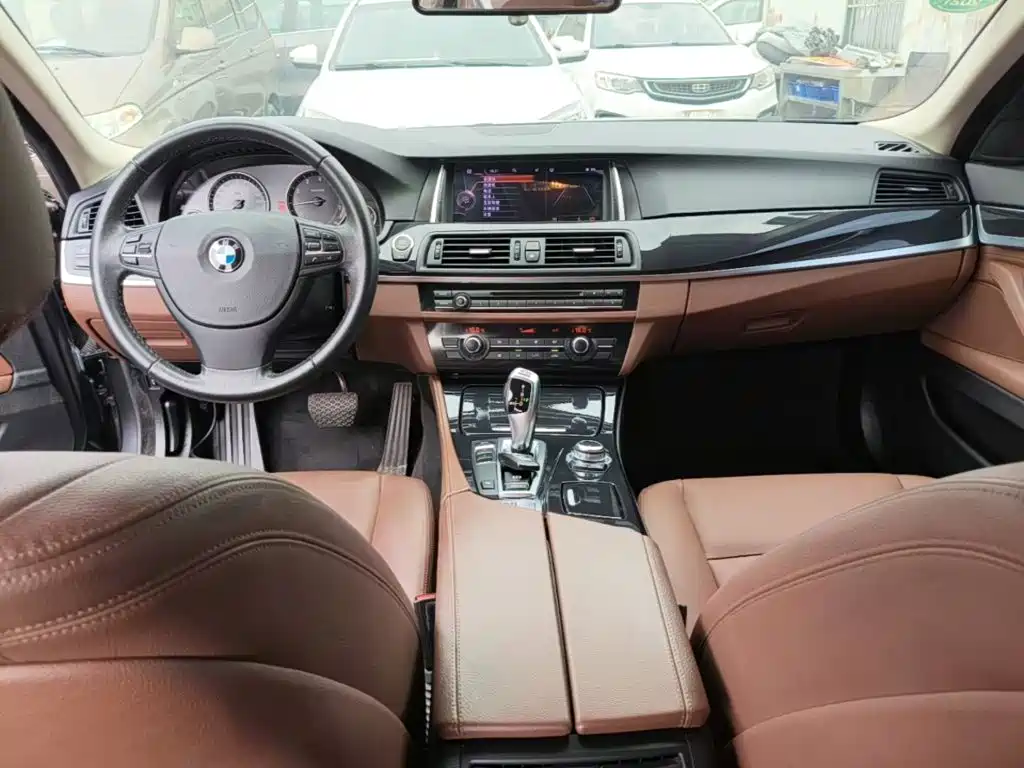 BMW 5 Series 2016 — фото 10