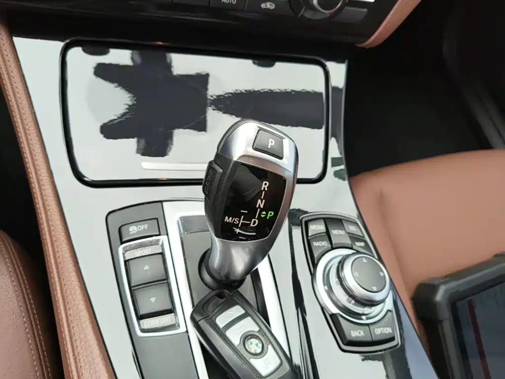BMW 5 Series 2016 — фото 14