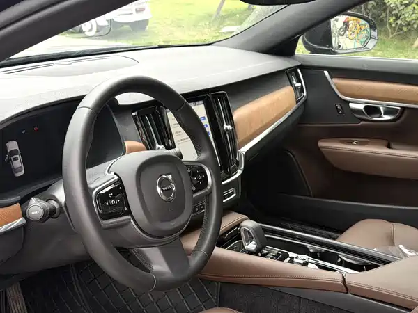 Volvo S90 2024