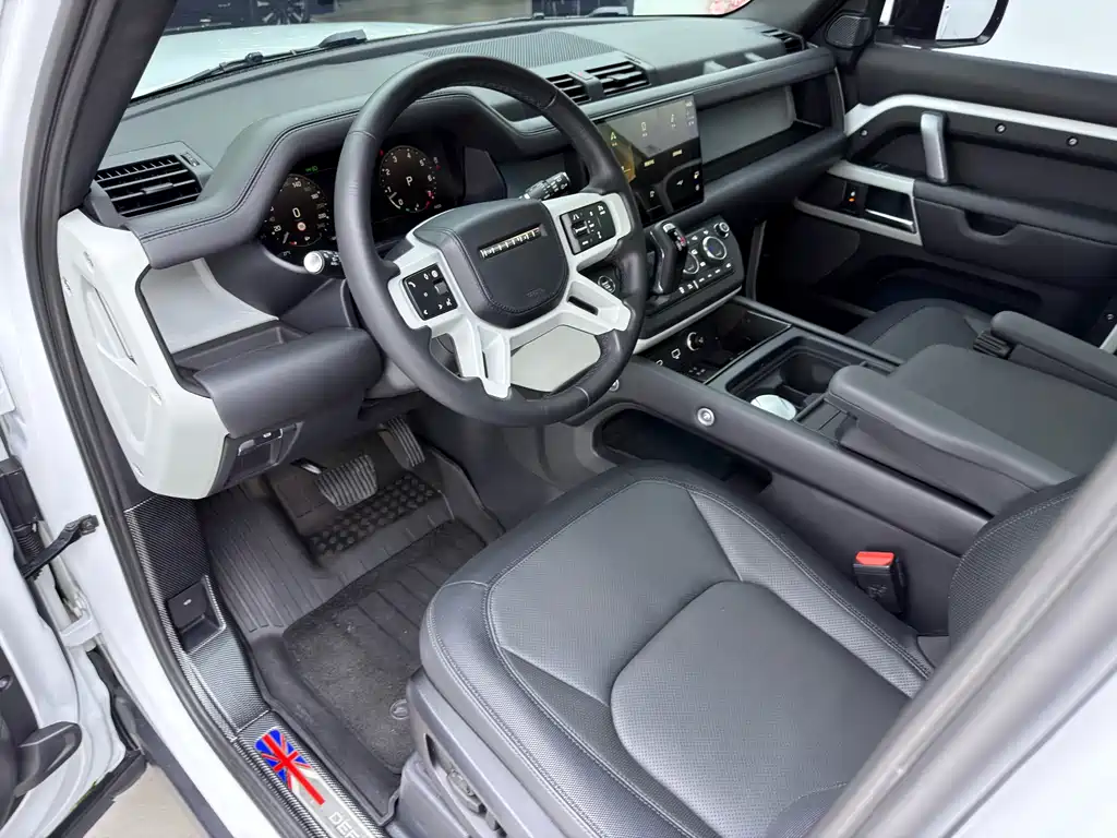 Land Rover Defender 2023 — фото 11