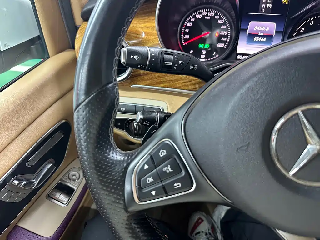 Mercedes-Benz V-Class 2019 — фото 15