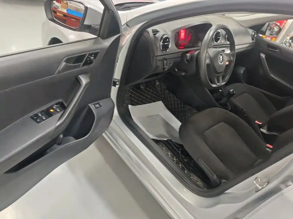 Volkswagen Jetta 2019 — фото 16