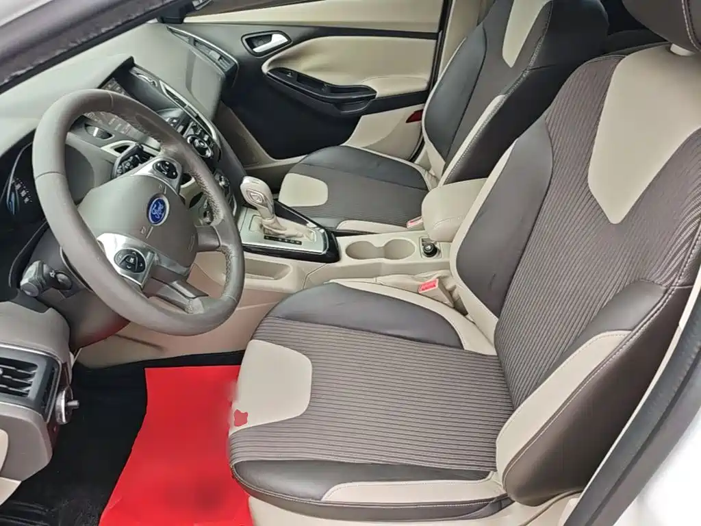 Ford Focus 2014 — фото 15