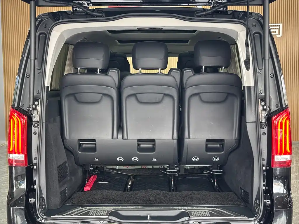 Mercedes-Benz V-Class 2020 — фото 16