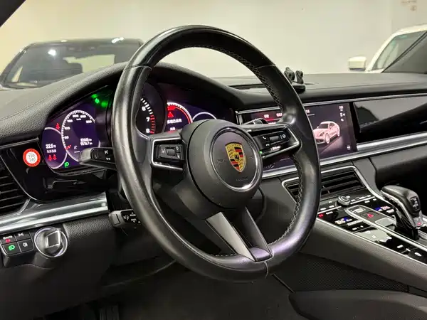 Porsche Panamera 2021