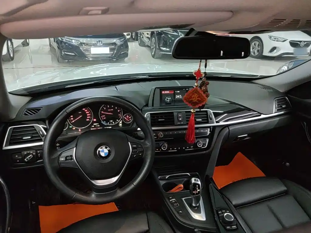 BMW 3 Series GT 2018 — фото 10