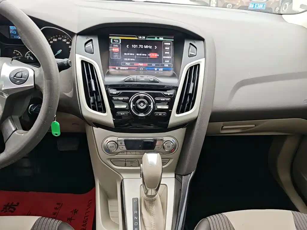 Ford Focus 2014 — фото 13