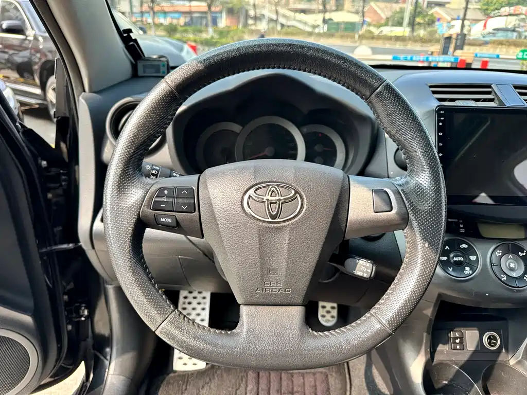 Toyota RAV4 2012 — фото 15
