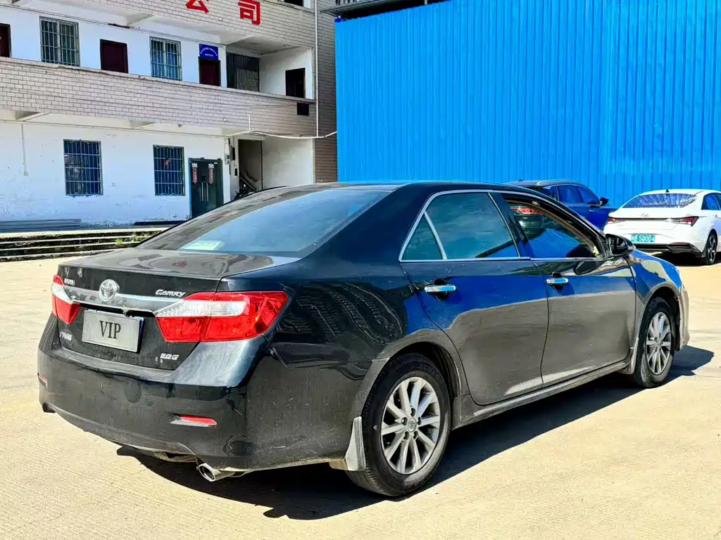 Toyota Camry 2014 — фото 5