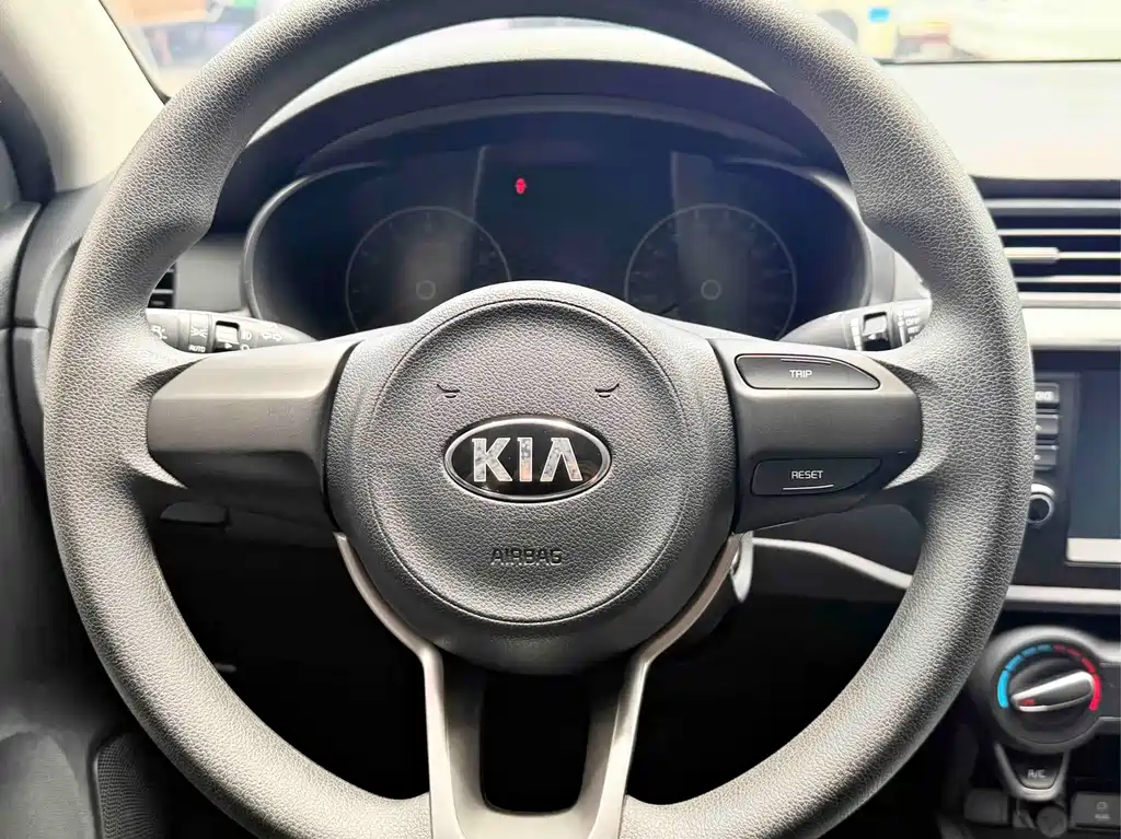Kia K2 2017 — фото 18